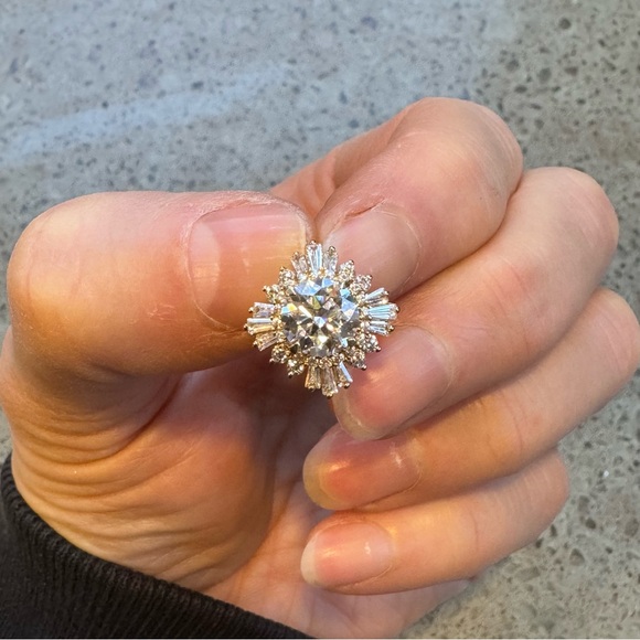 14K White Gold Moissanite Pendent Round Center Stone with baguette bursts 💎